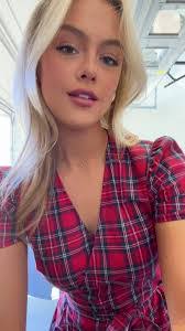 Isabelle Hobbs's Instagram, Twitter & Facebook