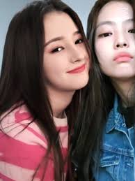 Nancy ve Jennie: K-Pop'un Işıltısı