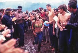 Vor 40 jahren fand woodstock, das berühmteste musikfestival der welt, statt. Woodstock Vor 50 Jahren Stieg Die Mutter Aller Festivals Stern De