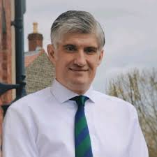 Former Executive Director of Registry and Registrar Julian Lamb will leave  the JFSC in June after 25 years of service.