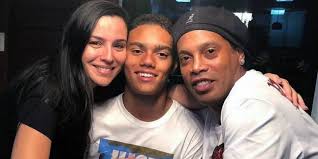 The best gifs are on giphy. Mae Do Filho De Ronaldinho Gaucho Ex Bailarina Do Faustao Fala Sobre Sua Relacao Com R10