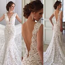 Una carrellata di straordinari abiti da sposa 2021, tanti modelli per il giorno del matrimonio per sentirsi delle vere regine, qualsiasi sia lo stile di vestito si desideri. Abito Da Sposa A Sirena Con Scollo A V Outlet Sposi