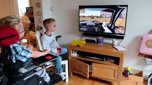 Si eres educador o si tu hijo tiene alguna discapacidad estos juegos pueden serte útiles. Videojuegos Soluciones Personalizadas Y Un Mando De Xbox Asi Se Adaptan Los Videojuegos A Las Personas Con Discapacidad Rtve Es