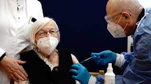 Bereits im herbst könnte für die ersten menschen in deutschland die auffrischungsimpfung anstehen. Warum Es Sinnvoll Ist 101 Jahrige Zuerst Gegen Corona Zu Impfen Rbb24