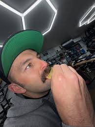 Shoot the gap while missing the head in your way! @teamsixcycling