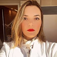 Dra. Vanessa F Bertozzi Britto (@dra.vanessafbertozzi) • Instagram photos  and videos