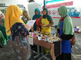 Anda bisa membuatnya untuk menu makan yang lebih berselera. Pisang Goreng Sambal Terasi Temukan Di Berlian School Pwmu Co Portal Berkemajuan