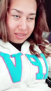 Elsa Chamorro's Instagram, Twitter & Facebook