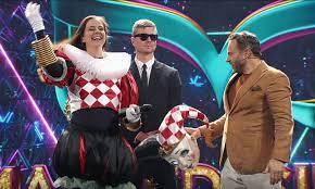 1 appearance 2 songs 3 clues 4 final guesses 5 trivia 6 gallery 7 references tortuga wears a military style with a. Kandisar I Masked Singer Avslojas I Fortid Sydsvenskan
