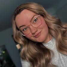 Need advice. I'm a young adult who's not from here or this state and how do  I make friends? Like girls between the ages of 21-30 even (I'm 23). Where  are the