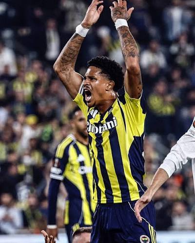 JAYDEN QUINN OOSTERWOLDE 😤 Defansif hamle: 6 Top çalma: 2 Uzaklaştırma: 5  Top kazanımı: 2 İkili mücadele: 3/6 Hava topu: 1/2 #Fenerbahçe  #KanaryaFenerist | @kanaryafenernet