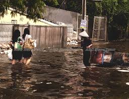 Singaporeans across the island saw heavy rain descending on thursday (30 apr) afternoon. Building Flood Resistance In Indonesia New Approaches Being Implemented