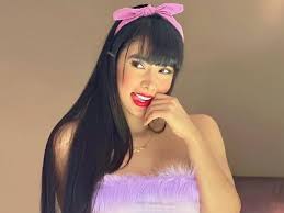 Juliana Bonde quase fica pelada na web e deixa fãs furiosos com surpresa