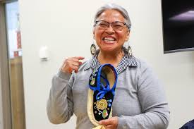 Nanitin Adeeshtłʼóół Weaving Strands of Knowledge