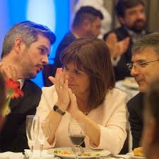 Francisco langieri bullrich, hijo de la ministra de seguridad, patricia bullrich, es el cuarto funcionario que se suma a la ola de renuncias que inició el anuncio del decreto del gobierno nacional que obligará a familiares de ministros dejar sus cargos en la función pública. Nueva Renuncia De Un Familiar En El Gobierno Se Fue El Hijo De Patricia Bullrich