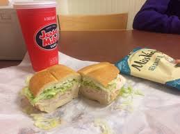 With onions, lettuce, tomatoes, spices and the juice (red wine vinegar & olive oil blend). Jersey Mike S Vs Jimmy John S Battle Of The Sub The Voice