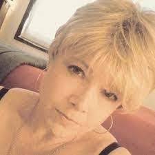 Carolina Estes's Instagram, Twitter & Facebook