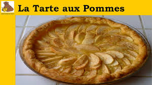 Je vais l'essayer avec une croute à tarte normale ou aux biscuits graham. La Tarte Aux Pommes Recette Rapide Et Facile Hd Youtube