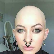 pin von andygoule auf unique body piercings glatze rasieren nasenringe glatze