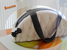 Si vous avez une petite fille, vous pourrez vous permettre toutes les fantaisies. Les Plus Beaux Gateaux D Anniversaire En Forme De Sac A Main