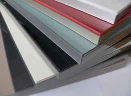 الفرق بين الاكريليك والبي في سي الوميتال