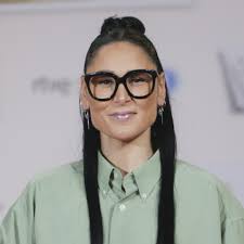 #RosaLópez forma parte de los concursantes de 'Maestros de la Costura  Celebrity'. Su pasión es la música, que ella misma define como un canal por  el que expresarse, pero también la moda es importante ...