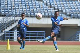 Kembalinya striker andalan wander luiz diharapkan mampu menambah kekuatan persib. Persib Bandung Usul Jadwal Liga 1 Ikuti Kalender Eropa Antara News