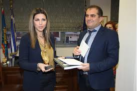 Η σοφία παυλίδου ποζάρει με μαγιό και σηκώνει μελτέμια. Gia Ta Problhmata Twn Sxoleiwn Sthn Kalamata Enhmerw8hke H Yf Paideias Sofia Zaxarakh Efhmerida 8arros