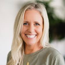 Carrie Dutton's Instagram, Twitter & Facebook