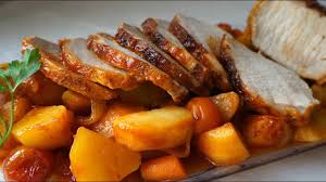 El lomo al horno es una forma estupenda de preparar esta carne de cerdo. Lomo Asado Al Horno Con Verduras Youtube