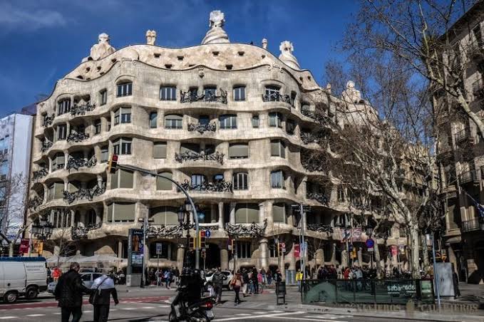 Paseo por el Gótico y El Born: Viaje en el Tiempo por Calles Históricas