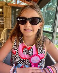 Gisele y Claudia se pasan horas leyéndolo los libros de las aventuras de  Las Ratitas!! 🥰 Os imagináis como será el tercero??!!😱🤩 #librolasratitas  #giseleyclaudia #lasratitas @ Andorra