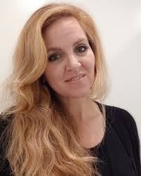 Kelly Humes's Instagram, Twitter & Facebook