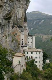 Jun 11, 2019 · now the sanctuary of madonna della corona is a pilgrimage site that draws visitors from around the world who are looking for their own piece of solitude. Madonna Della Corona Veneto Wikipedia