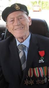 Do any of you Commandos know a David Linnell who I think served with 40  Commando or Royal Marine Commando? He was discharged after an explosion in  Northern Ireland. He is the