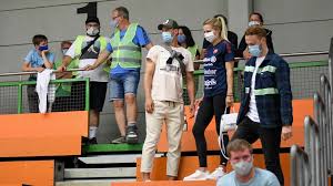 Browse 33 manuel neuer freundin stock photos and images available, or start a new search to explore more stock photos and images. Manuel Neuer Freundin Anika Bissel Plant Baldigen Umzug Nach Munchen