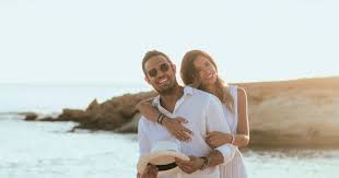 Η αρετή θεοχαρίδη και ο σάββας πούμπουρας, λίγες εβδομάδες πριν γίνουν γονείς κάλεσαν αγαπημένους φίλους στο σπίτι τους, το βράδυ της κυριακής, για διπλό λόγο. Sabbas Poympoyras Eixa Sxesh Me Filh Ths Gynaikas Moy Den Keraynobolh8hkame