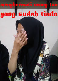Itulah contoh sikap perilaku dan cara menghormati, berbakti kepada orang tua yang sudah meninggal dunia. Cara Menghormati Orang Tua Yang Sudah Meninggal Dunia