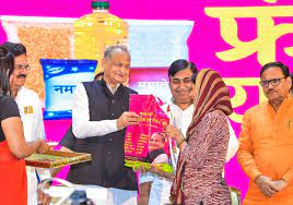 मुख्यमंत्री निःशुल्क अन्नपूर्णा फूड पैकेट योजना का शुभारम्भ राज्य सरकार  जनकल्याणकारी योजनाओं को धरातल पर उतार कर दे रही राहत ...