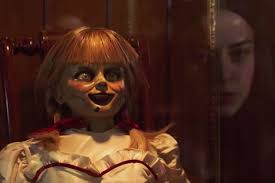 Siapa yang tak kenal dengan annabelle? Review Annabelle Comes Home Conjuring Universe Yang Nggak Seram