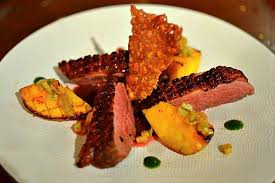 Canard A La Mangue Rotie Aux Epices Et Tuile Aux Noix De Cajou Recettes De Cuisine Gastronomie Plat Gastronomique