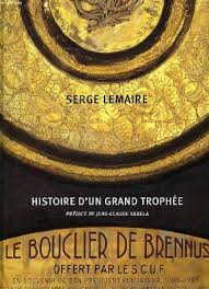 Deux chefs celtes portent le nom. Amazon Fr Le Bouclier De Brennus Histoire D Un Grand Trophee Lemaire Serge Livres