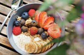 Yaourt Aux Fruits Granola Et Cannelle En 2020 Yaourt Aux Fruits Granola Petit Dejeuner Cuisine