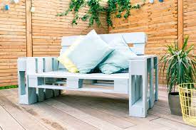 Die vielfalt der bänke, die sich selbst bauen lassen und ihre möglichkeiten zur individualisierung möchtest du eine gartenbank selber bauen, bieten sich robuste, witterungsbeständige hölzer wie. Gartenbank Selber Bauen Ideen Und Tipps Obi
