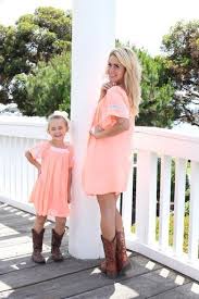 Pin By Sandy A La Mode On Mom And Baby Outfits In 2020 Mommy Daughter Outfits Mom Daughter Outfits Mommy And Me Dresses