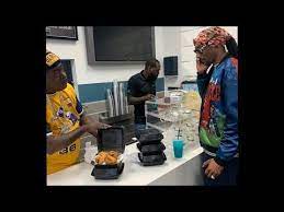Snoop Dogg Pulls Up On Trick Daddy Restaurant Sunday S In Miami Youtube Trick Daddy Snoop Dogg Dogg