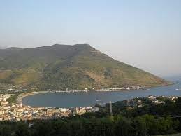 Flooding and thus impassable roads, streets were engulfed in water and vehicles. Sapri Wikipedia