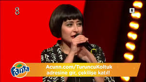 Melek mosso konserde i̇stanbul sözleşmesi yaşatır dediği için sahneden indirildi. Flas O Ses Turkiye De Birbirine Asik Oldular Melek Emre Youtube