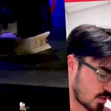 The most engaging and attention-grabbing title would be: "Breaking New...