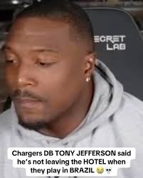 Former @usflpanthers TE La'Michael Pettway is working out for the Patriots,  per source. Pettway, 25, hauled in 24 receptions for 307 receiving yards  and two touchdowns this past USFL season.